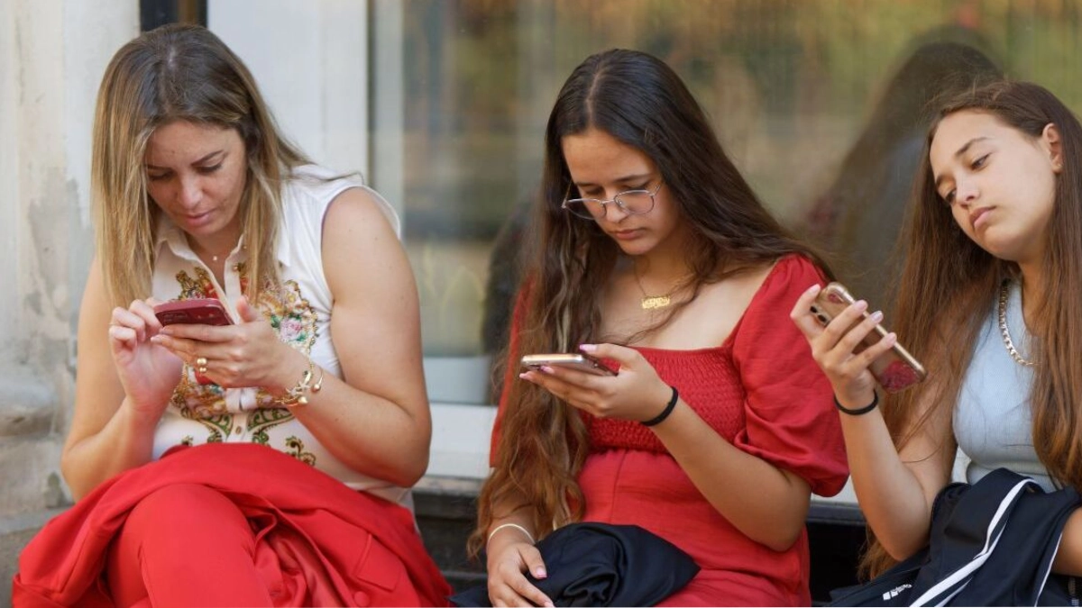 Estudio alerta sobre “epidemia de soledad” entre universitarios por uso excesivo de redes sociales