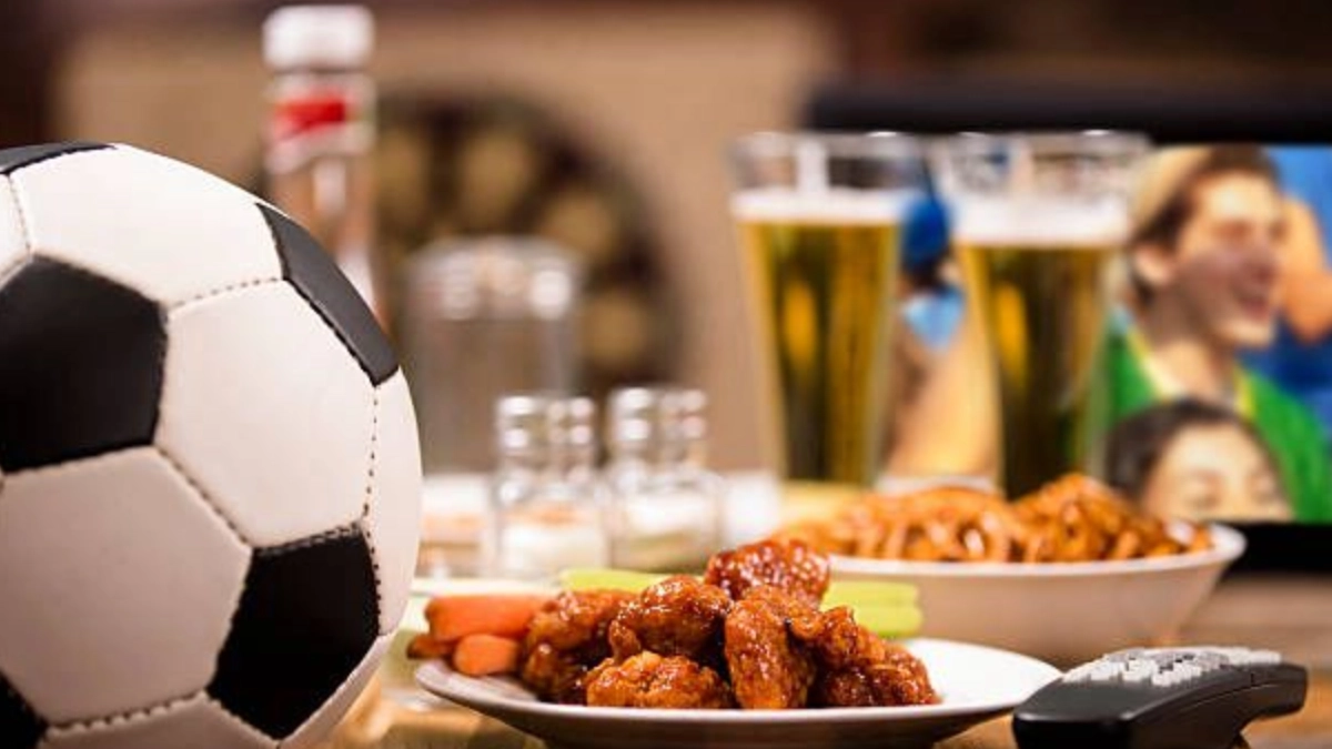 Mundial 2026 dispara consumo de botanas y alcohol; especialistas alertan por riesgos digestivos