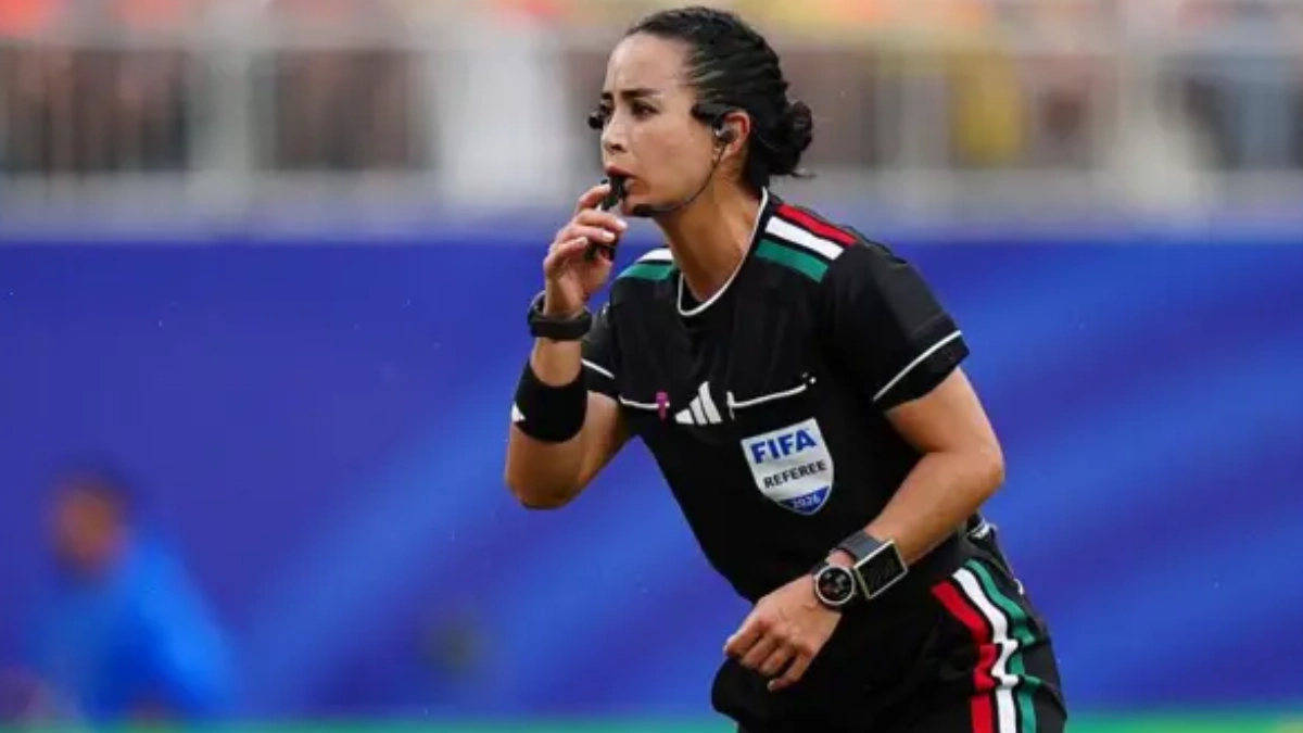 Katia Itzel García hace historia como la primera árbitra mexicana en dirigir un partido de un Mundial varonil