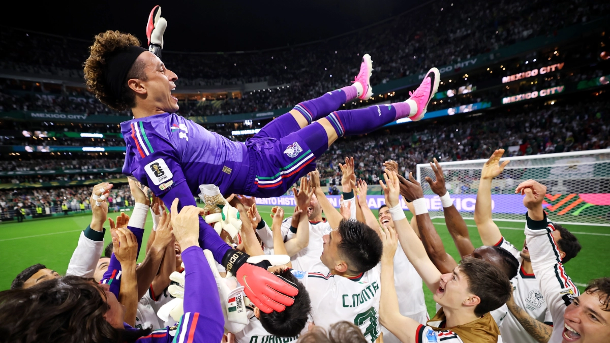 Memo Ochoa se despide entre ovaciones y entra en la historia de los Mundiales con su sexta participación