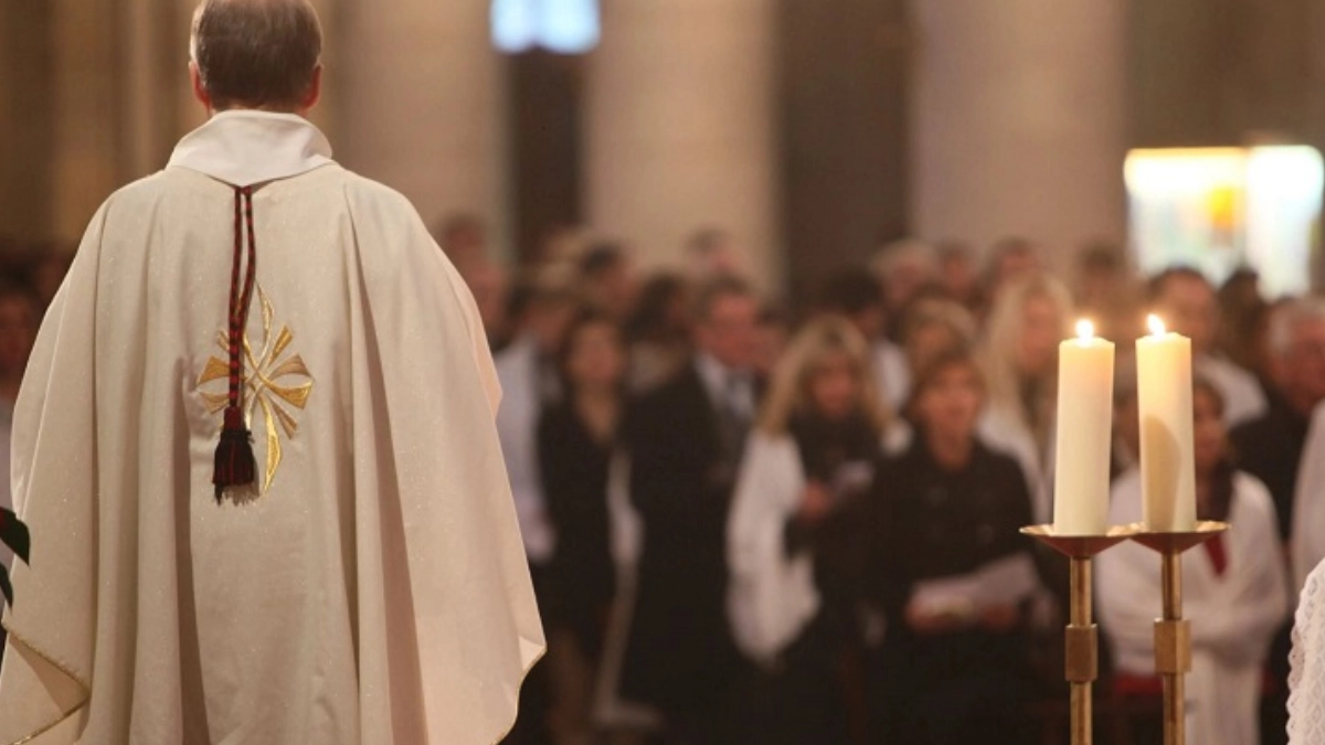 Vaticano rechaza propuesta y mantiene exclusividad del clero para predicar en misa