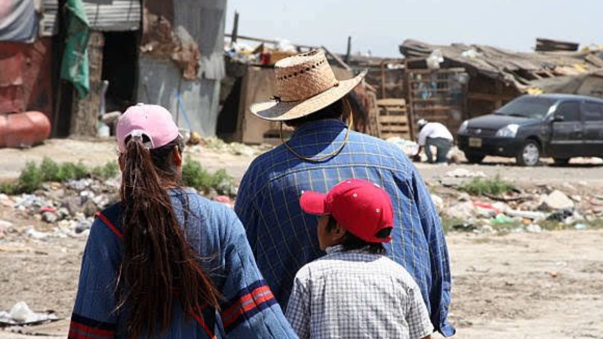 Sólo 34 de cada 100 mexicanos logran salir de la pobreza laboral, revela estudio