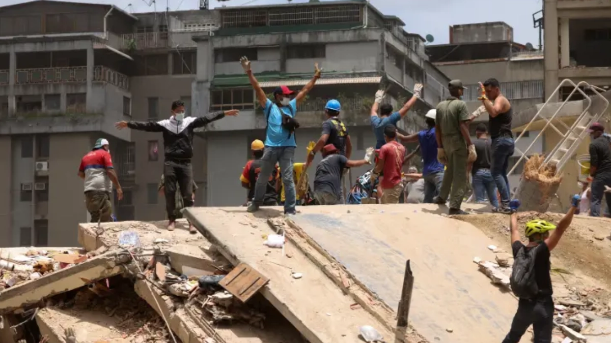Aumenta a mil 719 la cifra de muertos por el doble terremoto en Venezuela