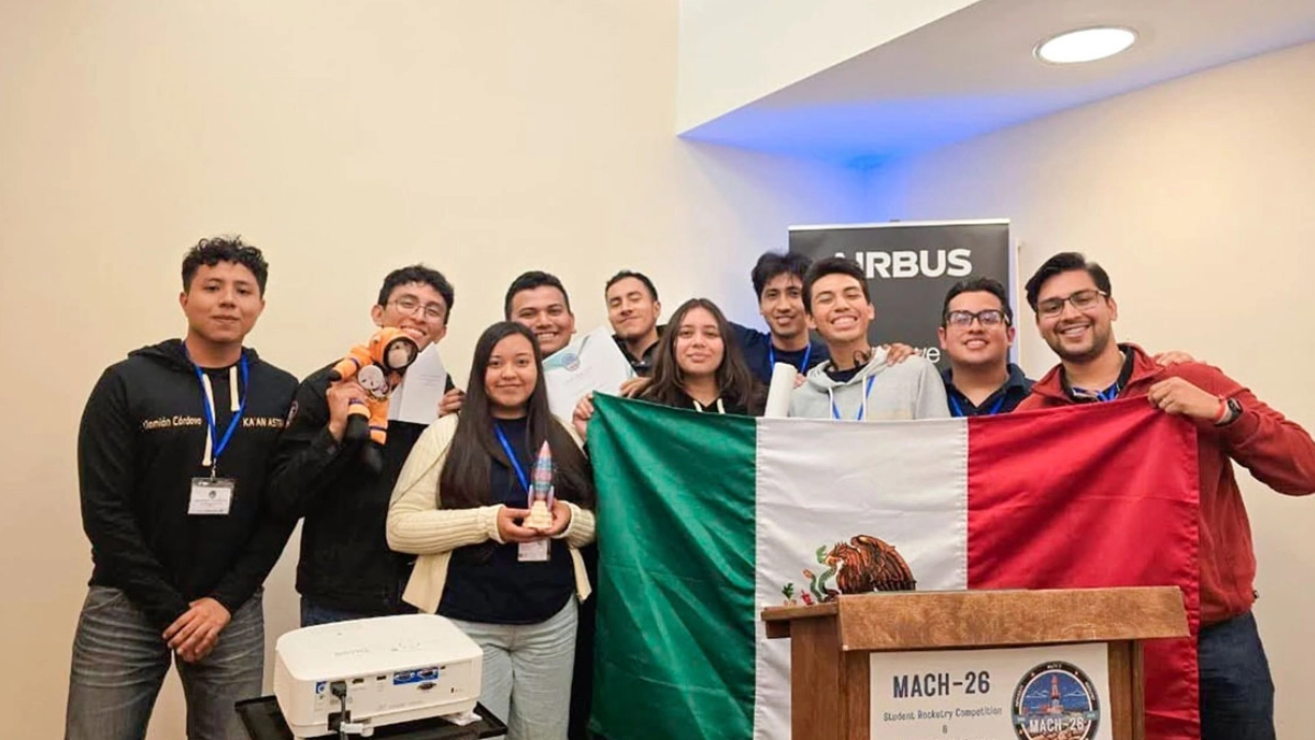 Estudiantes mexicanos hacen historia al conquistar competencia aeroespacial en Escocia