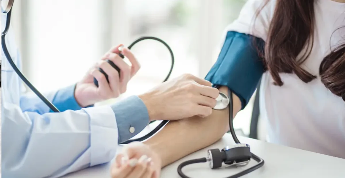 Casi tres de cada 10 adultos en México viven con hipertensión; cuatro de cada 10 desconocen que la padecen