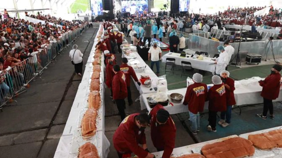 Ciudad de México rompe récord Guinness con la torta en porciones más grande del mundo