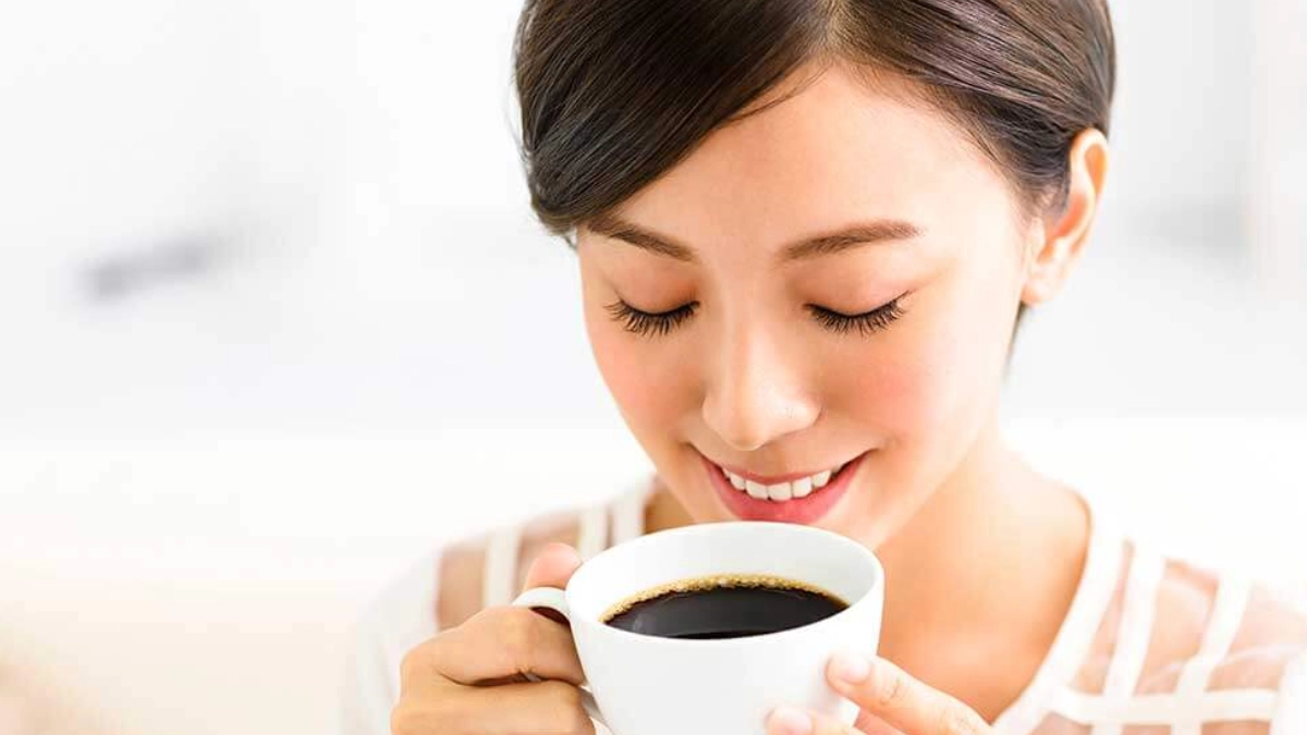 Beber hasta cinco tazas de café al día podría proteger el corazón, revela estudio