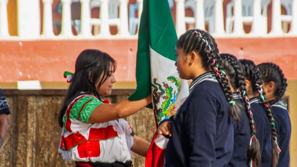 Adiós a la escolta de los mejores promedios: escuelas públicas de CDMX cambiarán la tradición