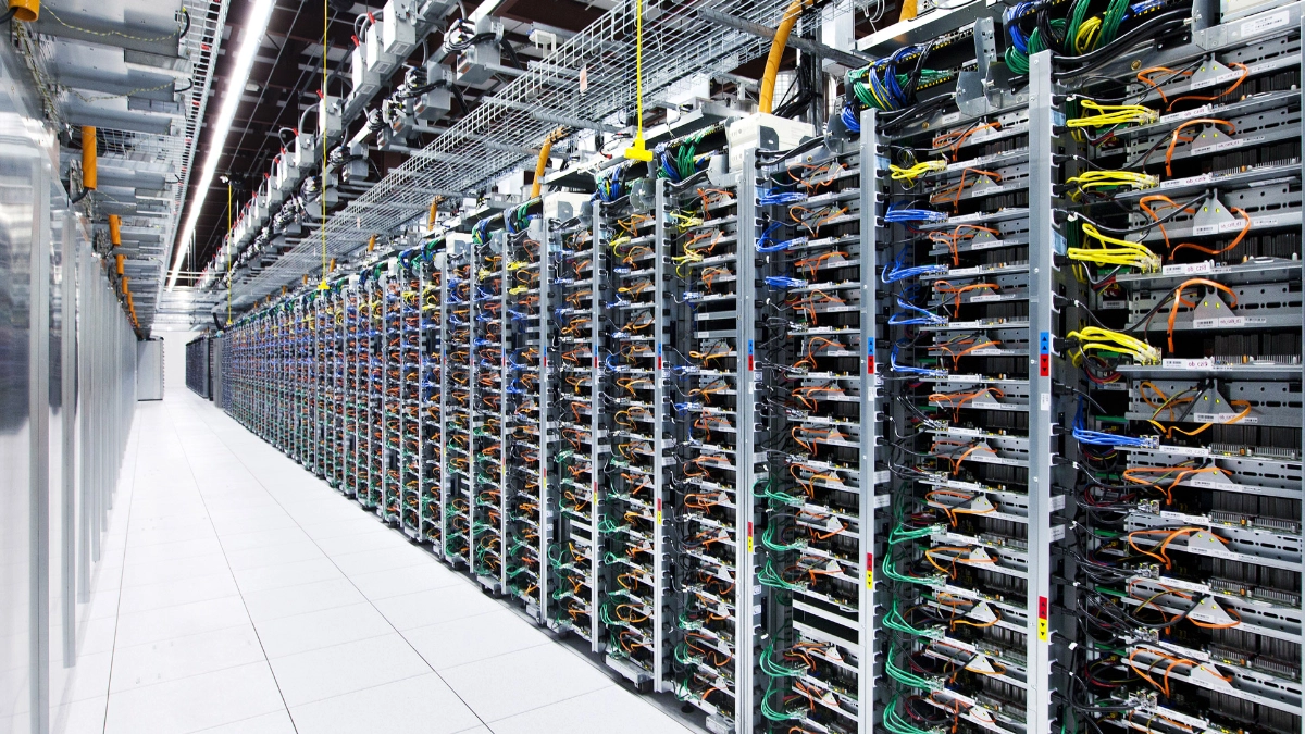 Buscan frenar la expansión de centros de datos por su impacto ambiental