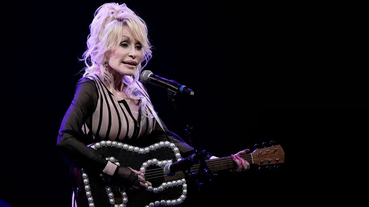 Muere Dolly Parton a los 80 años, leyenda de la música country
