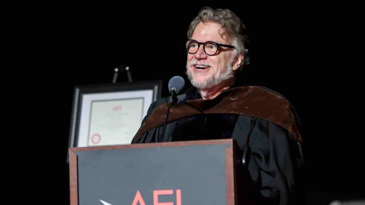 Guillermo del Toro recibe doctorado honoris causa del American Film Institute
