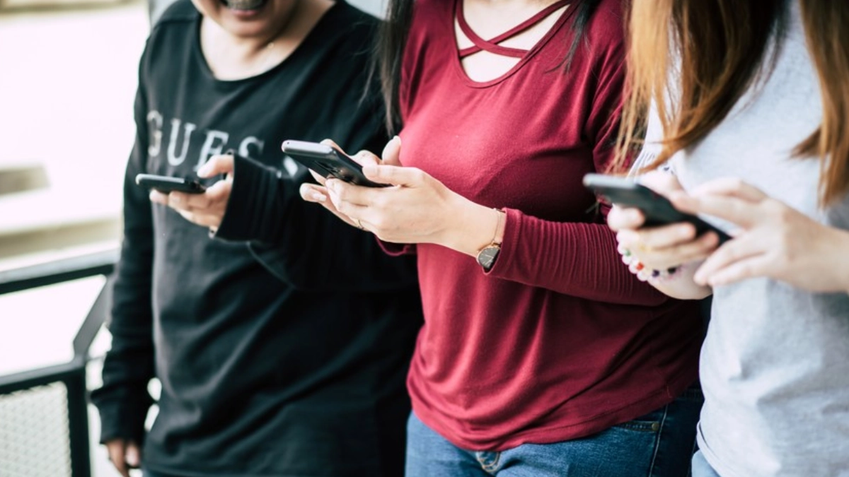 18% de jóvenes mexicanos ya usa la inteligencia artificial como amiga o confidente