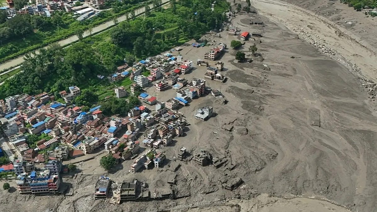 Inundaciones y deslaves dejan al menos 392 muertos y mil 468 desaparecidos entre Nepal y Tíbet