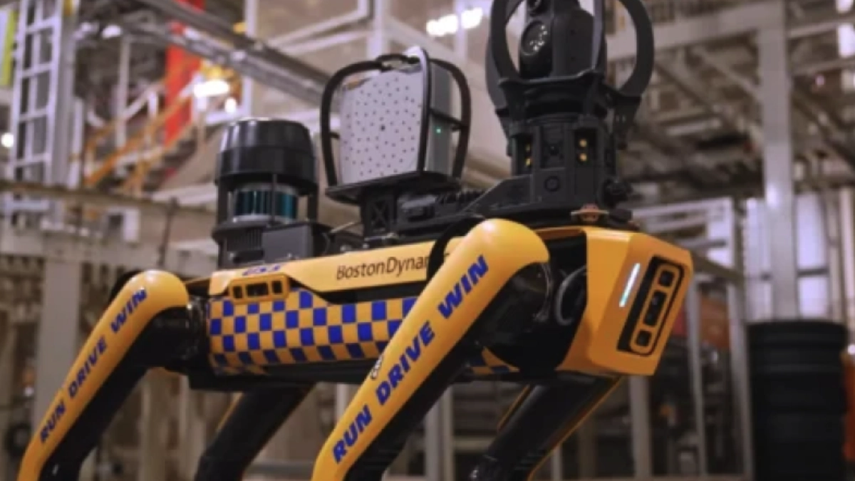 ICE contempla gastar hasta 2 millones de dólares en “perros robot” para operativos migratorios