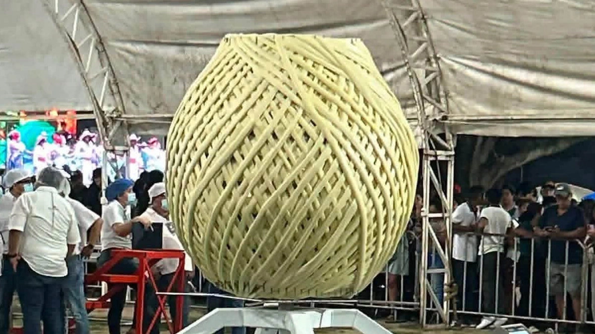 Pijijiapan rompe récord mundial con bola de quesillo de 1.6 toneladas