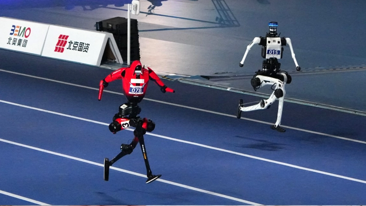 Robot humanoide chino corre los 100 metros más rápido que el récord de Usain Bolt