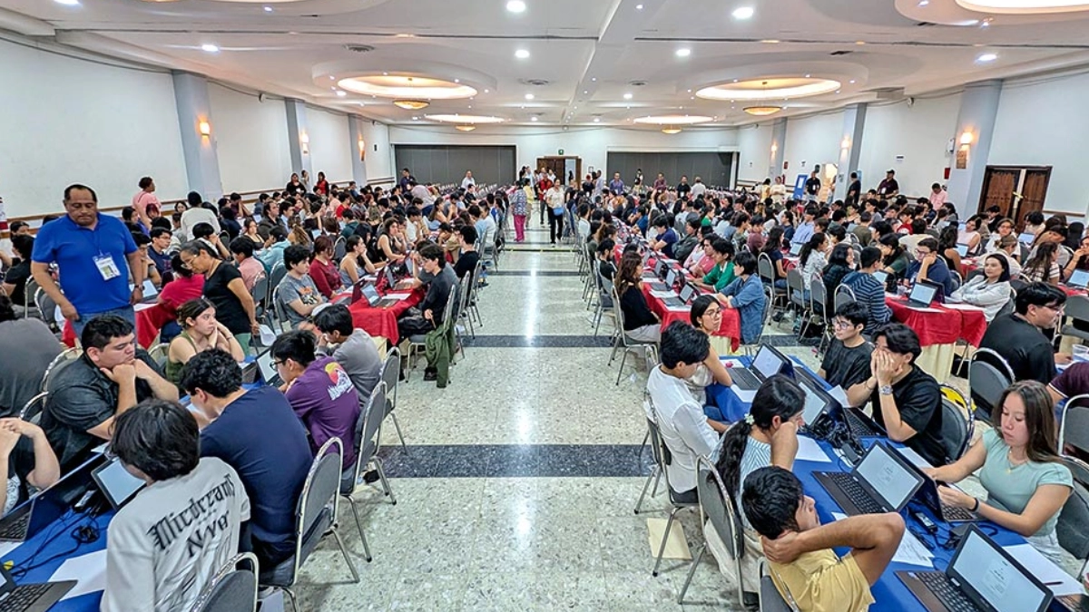 UNAM inicia examen de control presencial tras irregularidades en prueba en línea
