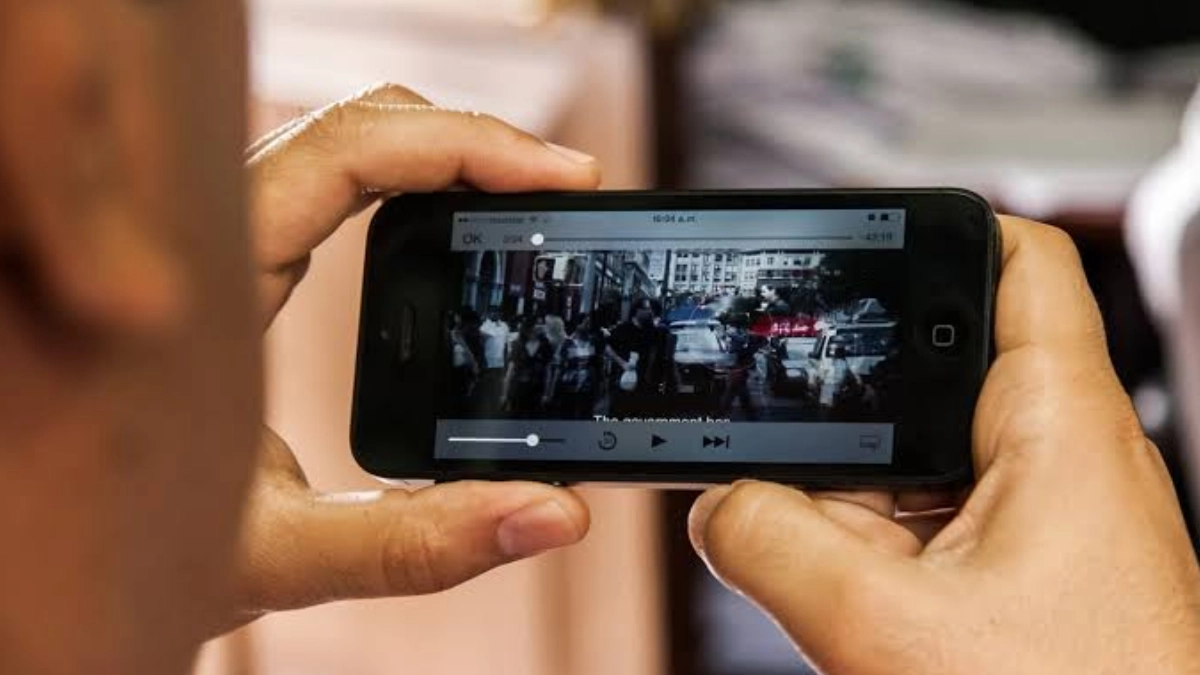 Analizan tarifa de hasta 2% a celulares y computadoras por derechos de autor