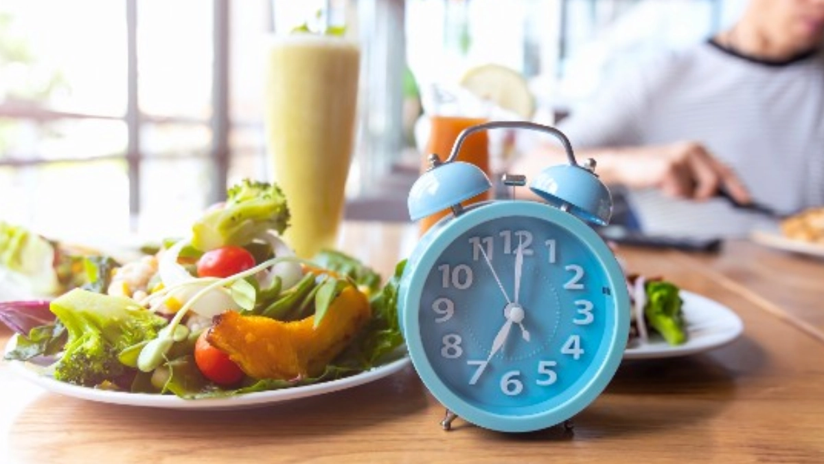Cambiar los horarios de comida el fin de semana podría aumentar el riesgo cardiovascular