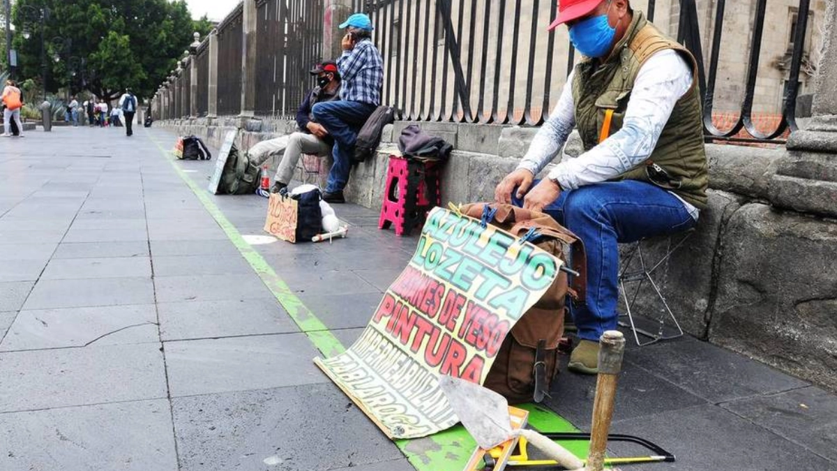 Desempleo en México sube a 3% en agosto, mientras la informalidad alcanza 55%