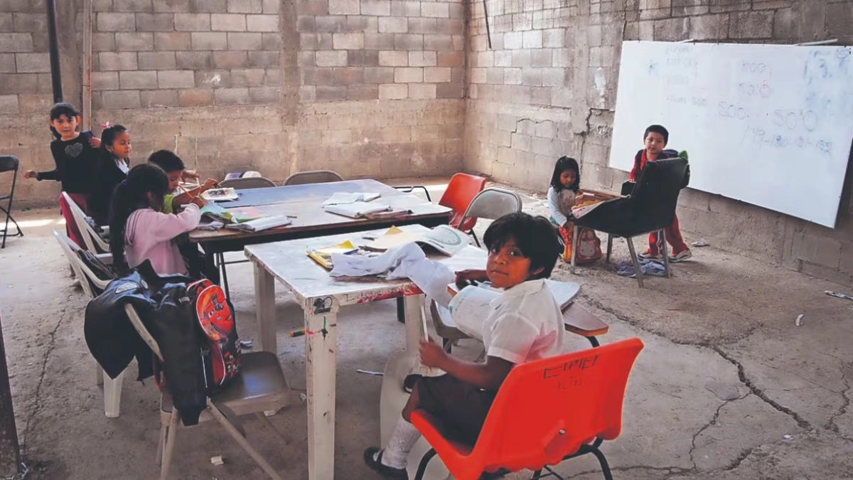 Más de la mitad de las escuelas públicas de México carece de computadoras o internet