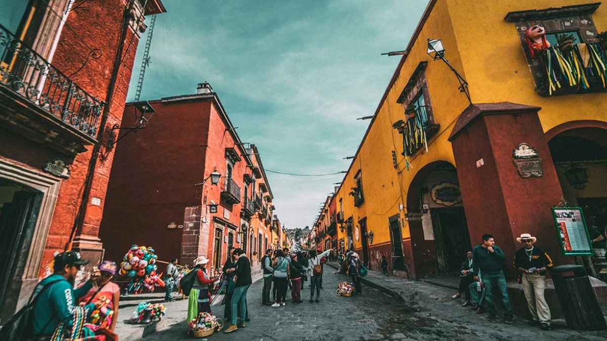 Falta de promoción y mayores cargas fiscales encarecen a México como destino turístico
