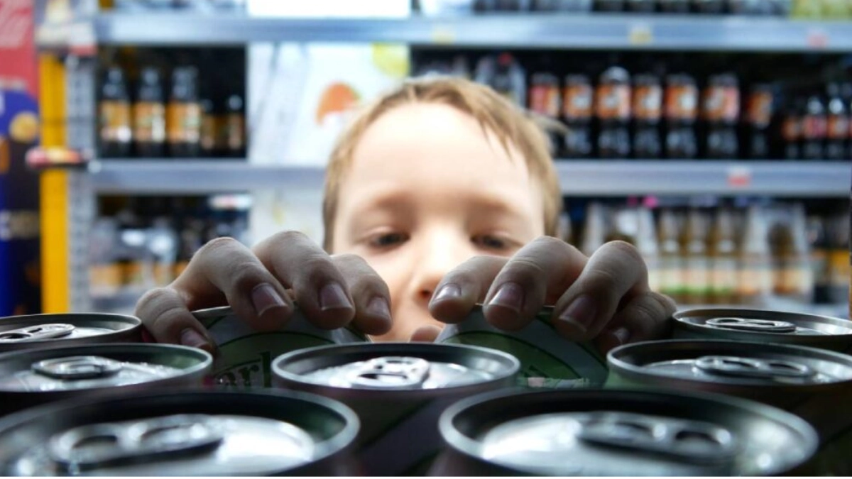 Alertan sobre riesgos de las bebidas energéticas en niños y adolescentes por su alto contenido de cafeína