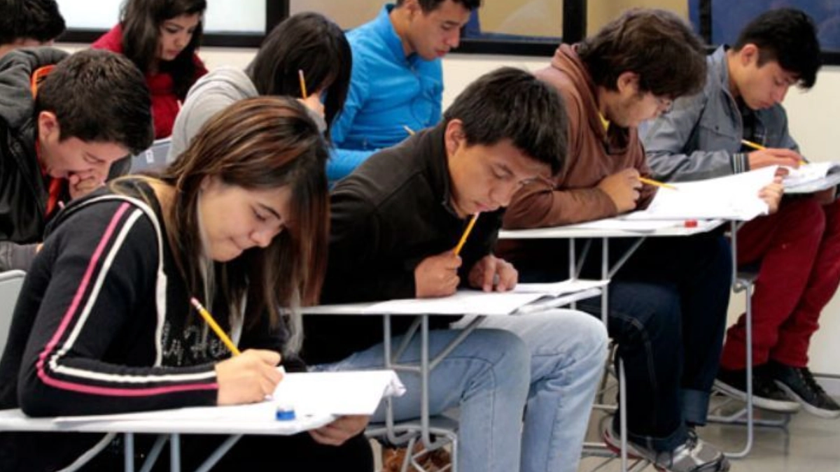 Solo 20 % de los jóvenes de 15 años en México alcanza el grado esperado y el nivel mínimo en Lectura y Matemáticas