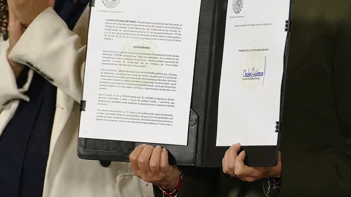Firman decreto para restringir contenidos violentos en redes sociales a menores de edad