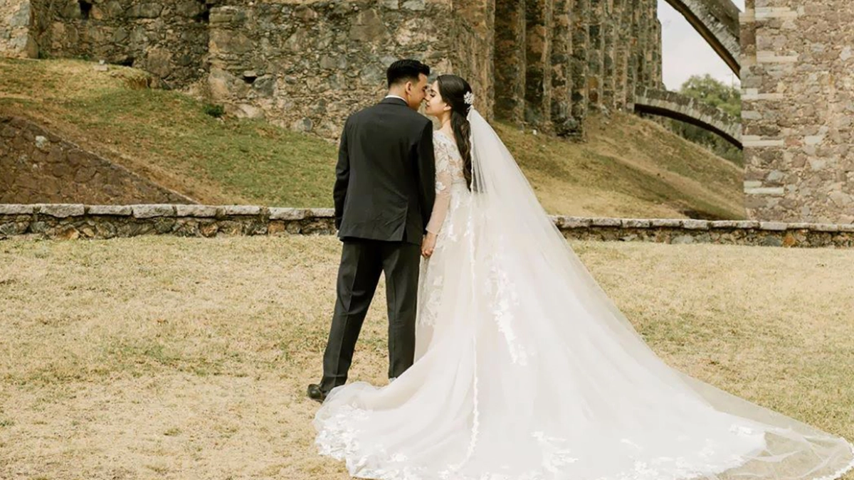 Mexicanos se casan cada vez más tarde: mujeres a los 32.5 años y hombres a los 35.4