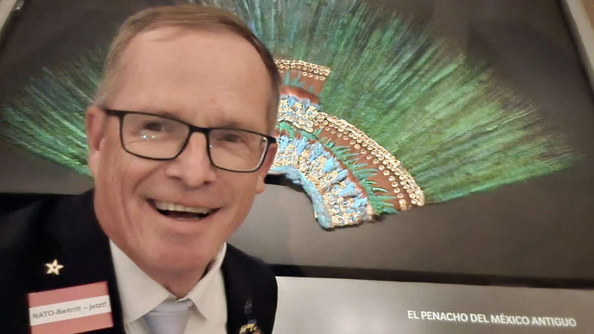 Aspirante presidencial de Austria propone devolver a México el Penacho de Moctezuma