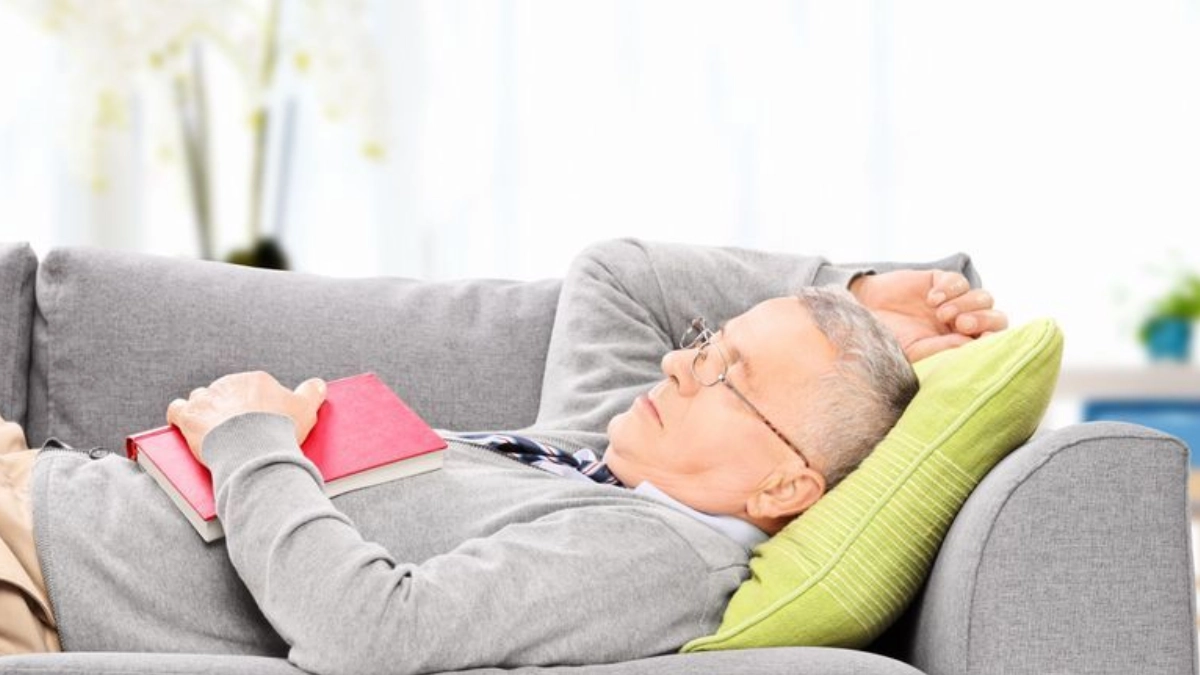 Siestas frecuentes en adultos mayores se asocian con mayor riesgo de demencia: estudio